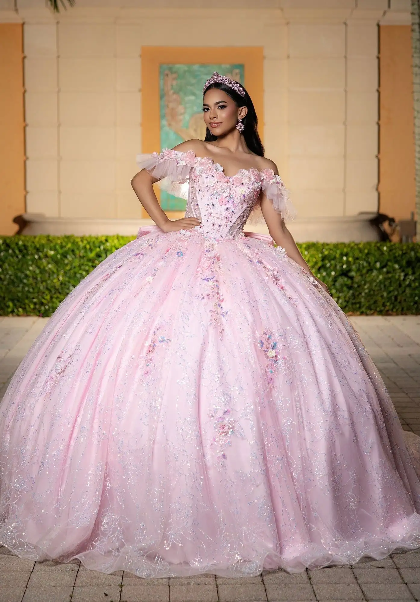 Vestido de quinceañera Morilee rosa pálido con flores 3D aplicadas y corsé de pedrería