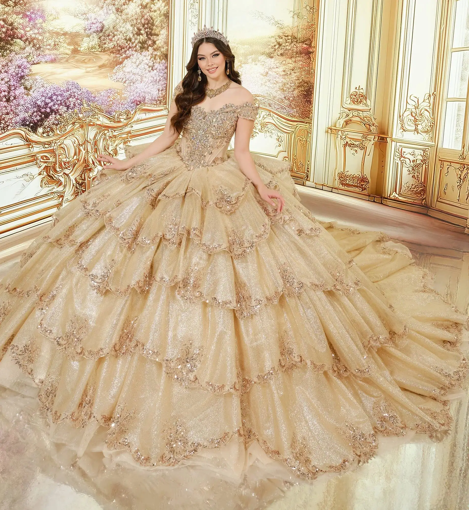 Vestido de gala dorado champán con capas de holanes y encaje de pedrería, Princesa by Ariana Vara